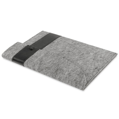 MacBook Air 13" (M2, 2022) — Studio Ffelt Sleeve